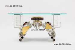 Exklusivní stůl s vůní benzínu by Štěpán MAREK - Rolls Royce